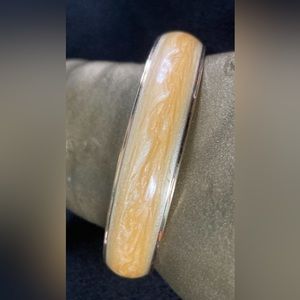 Beautiful vintage bangle Avon bracelet